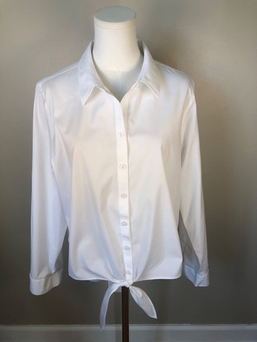 NWT Chico’s No Iron Tyree Blouse White Cotton Stretch Button Front Tie Hem Sz L
